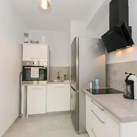 Cosy Studio With Private Garage P4you Pl Apartment *